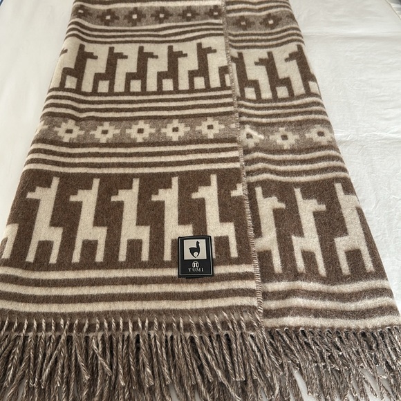 Peruvian alpaca wool throw blanket with fringe - Picture 4 of 4